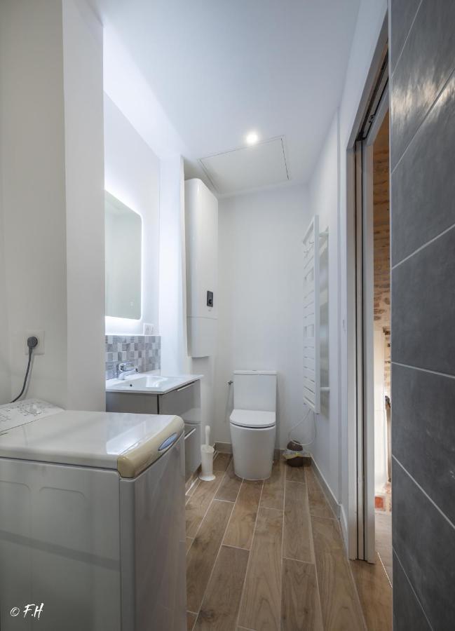 Le Vieux Laval Apartment Лавал Екстериор снимка