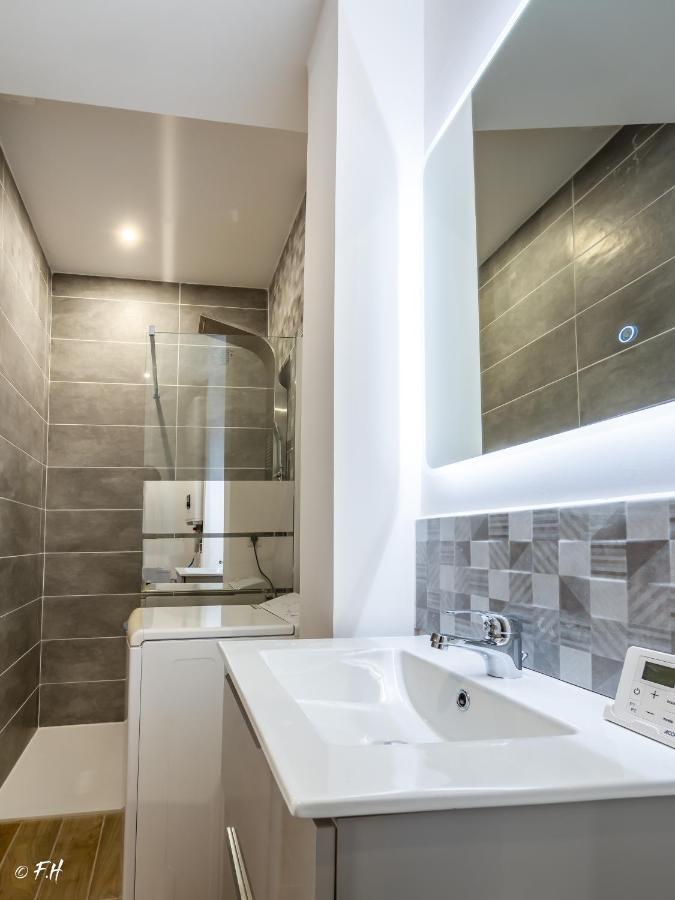 Le Vieux Laval Apartment Лавал Екстериор снимка
