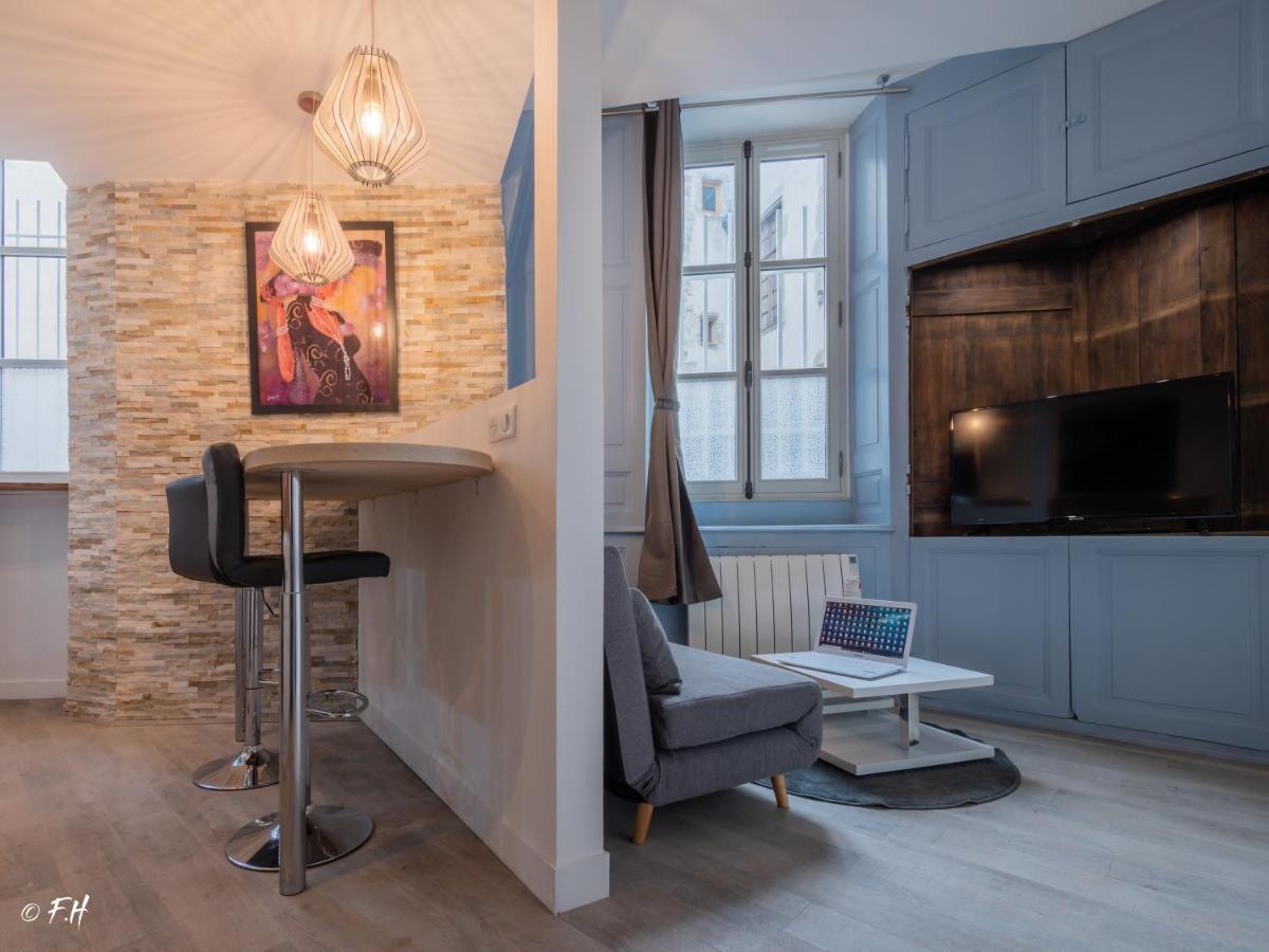 Le Vieux Laval Apartment Лавал Екстериор снимка