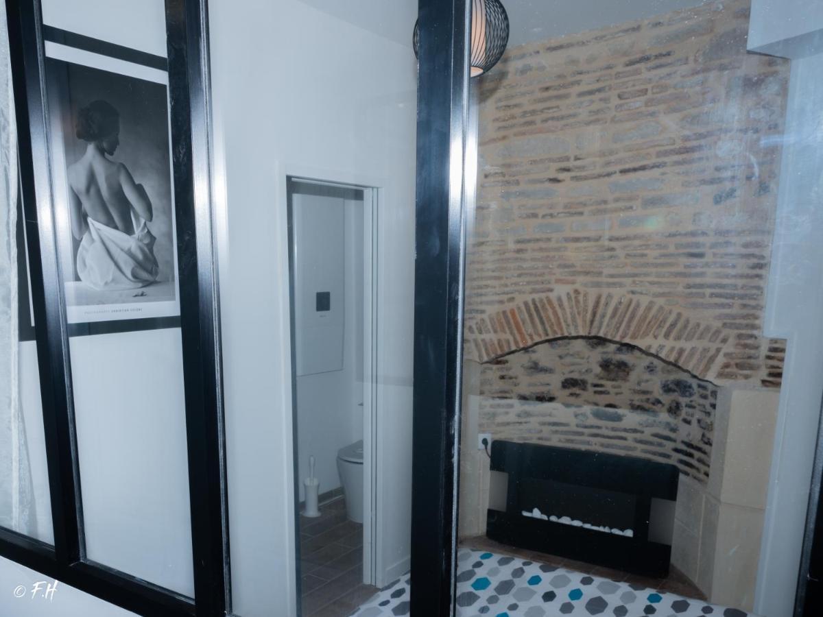 Le Vieux Laval Apartment Лавал Екстериор снимка