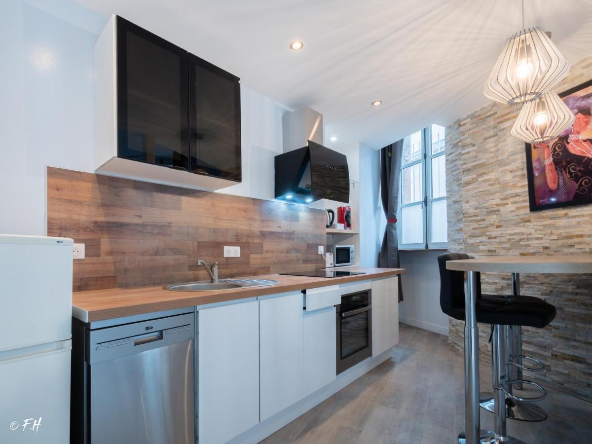 Le Vieux Laval Apartment Лавал Екстериор снимка