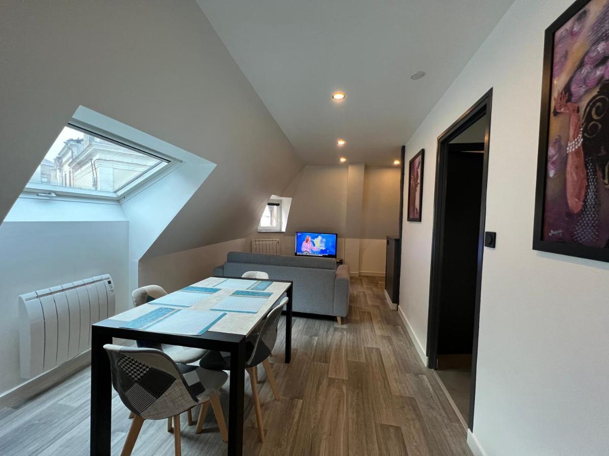 Le Vieux Laval Apartment Лавал Екстериор снимка