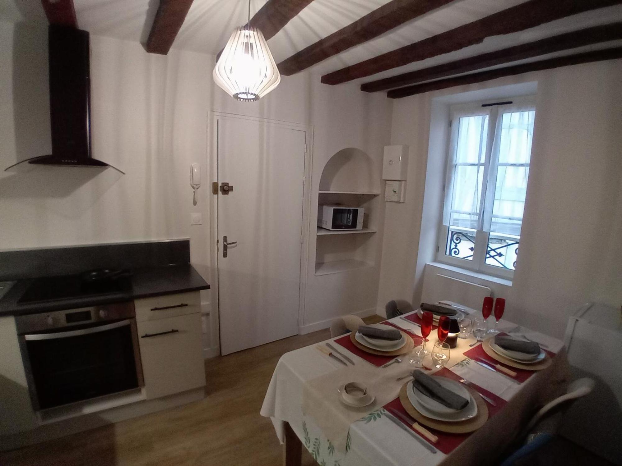 Le Vieux Laval Apartment Лавал Екстериор снимка