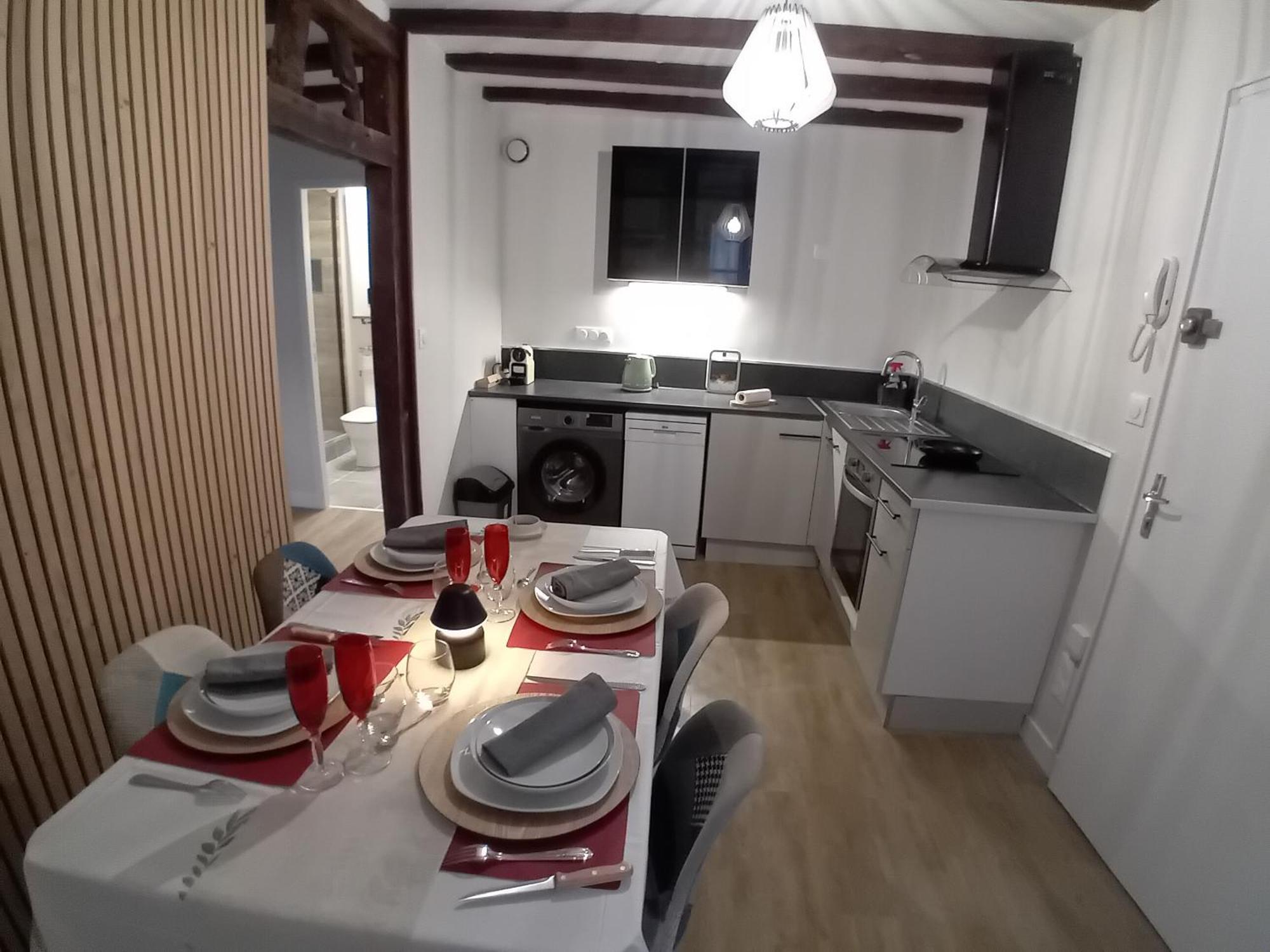 Le Vieux Laval Apartment Лавал Екстериор снимка
